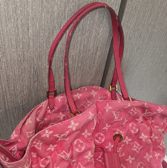 Louis Vuitton: Denim Noefull MM Monogram Tote - Picture 13 of 14